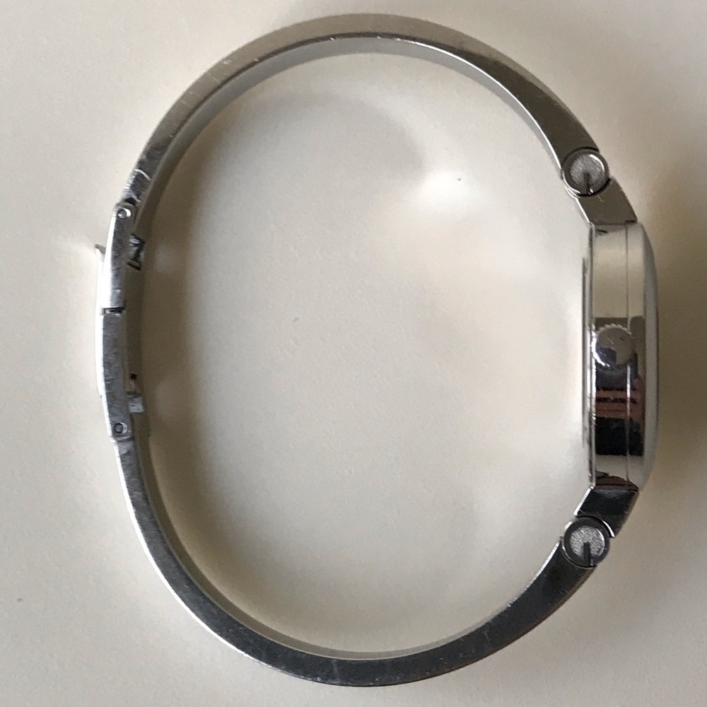 Gucci 105 Series Watch - Picture 6 of 9